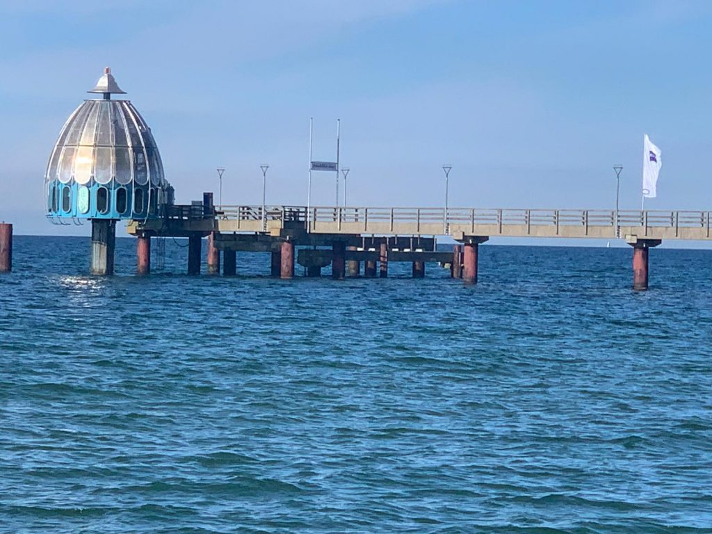 Seebrücke Zingst mit Tauchgondel